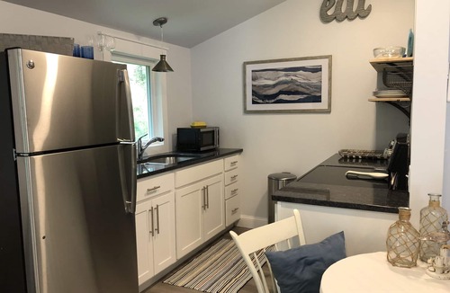 Ogunquit Apartment | Ogunquit Studio 15 min walk to Footbridge; restaurants and Trolley Stop close by