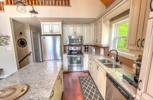 Rideau Lakes House | Ohana Cottage | Waterfront Retreat on Big Rideau Lake