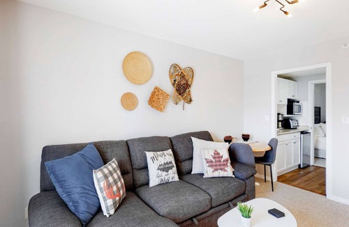 Big White Ski Resort Condo | Okanagan - Hilltop Hideaway Suite - Legacy 401B
