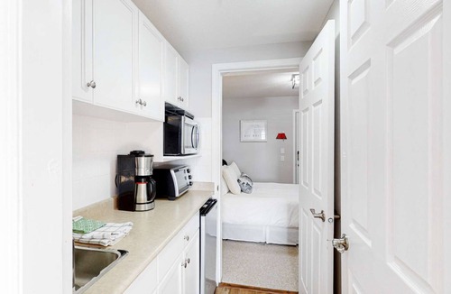 Big White Ski Resort Condo | Okanagan - Hilltop Hideaway Suite - Legacy 401B