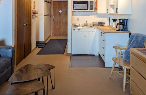 Big White Ski Resort Condo | Okanagan - Moguls 813