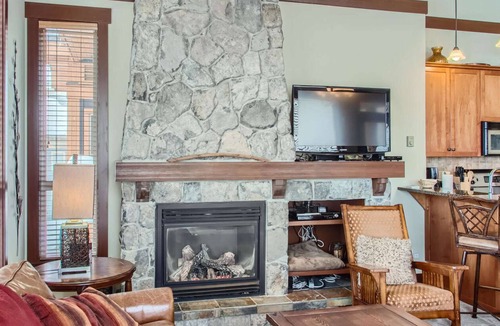 Big White Ski Resort Condo | Okanagan - Stonegate Resort Unit A401
