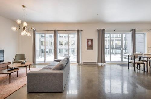 International District Apartment | Old Montreal Penthouse With Huge Terrace II