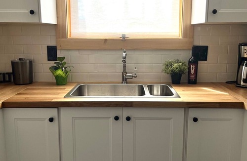 Victoria Beach Cottage | Old Oak | Hot Tub | 4-Season Family Retreat