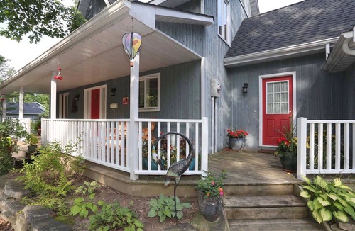 Grand Bend Cottage | Old River Road Retreat | Hot Tub, Sunroom & Family Getaway Near Grand Bend