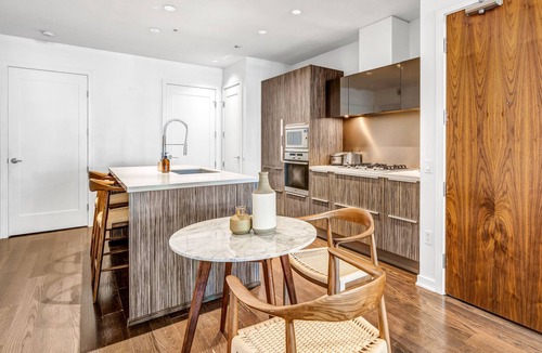 Southeast False Creek Apartment | Olympic Village at its finest