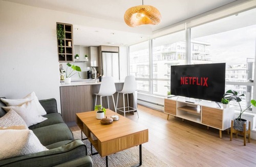 Southeast False Creek Apartment | Olympic Village Oasis |Downtown Van |Free Parking