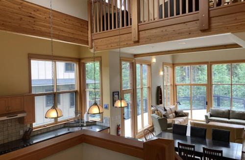 Sundance Estates House | On the Run Chalet by Bear Country