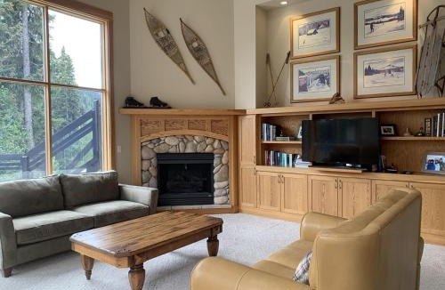 Sundance Estates House | On the Run Chalet by Bear Country