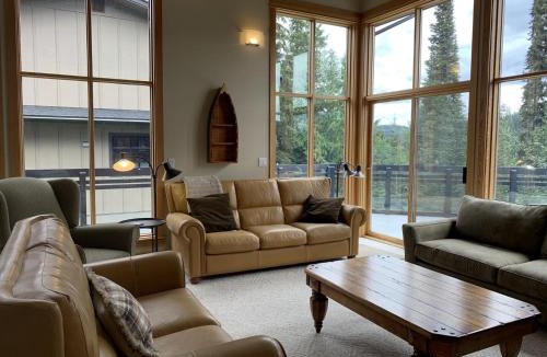 Sundance Estates House | On the Run Chalet by Bear Country