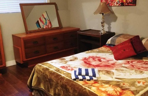 Abbotsford House | ONE BEDROOM ENSUITE - QUEENS DEN