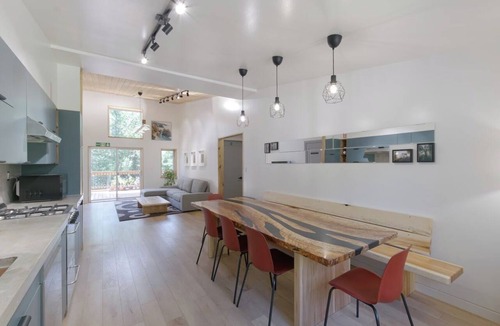 Algonquin Highlands Cottage | One-of-a-kind house for your one-of-a-kind Algonquin adventure.
