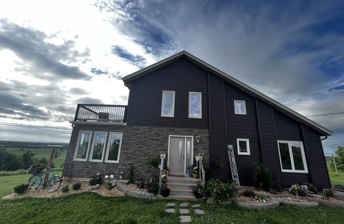 Vernon Bridge House | Orwell Cove Oasis - Art and Beauty meets Country Living.