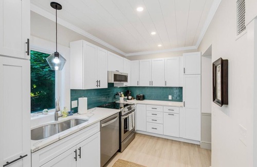 Newbury House | Ospreys Landing: a Charming Plum Island Cottage close to Historic Newburyport