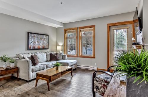 Canmore Apartment | Outdoor Pool, 3 Hot tubs, Gym Warm and Welcoming