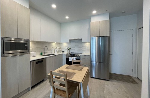 Tsawwassen Apartment | Pacific Ocean Breeze Retreat