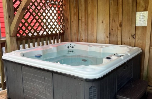 Ucluelet Cabin | Pacific Rim Cabin Cozy waterfront cedar cabin with hot tub. Pet friendly!