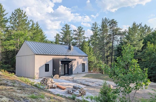 Saint-Alphonse-Rodriguez Ski Chalet | Pamyland—the most beautiful lakeside chalet—10 minutes from the ski slopes