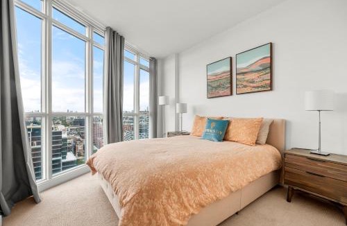 CityPlace Apartment | Panoramic 1 Bedroom Condo in the Heart of Downtown Toronto