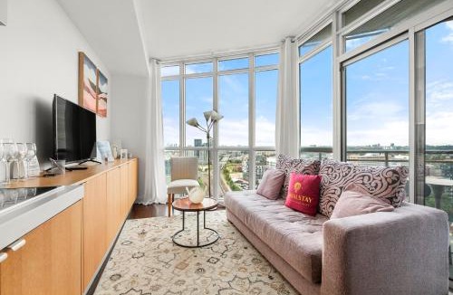 CityPlace Apartment | Panoramic 1 Bedroom Condo in the Heart of Downtown Toronto
