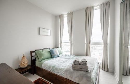 Flemingdon Park Apartment | Panoramic view Condo 2 BR 2 BA Free parking