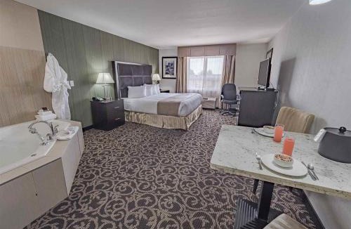 Redwater Hotel | Paradise Inn and Kitchenette Suites Redwater