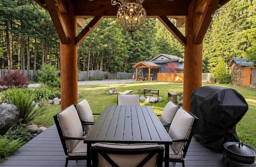 Woodfibre Cottage | Paradise Valley Escape, Sauna & Outdoor fire Pit
