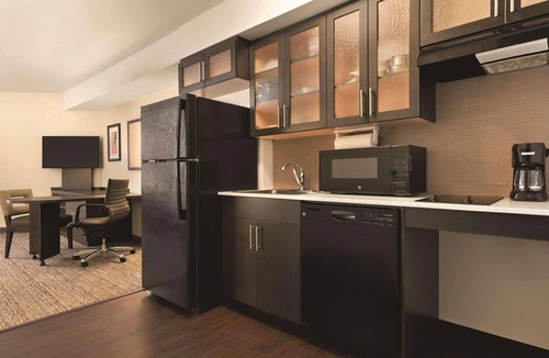 Calgary Hotel | Park Inn by Radisson, Calgary Airport North, AB