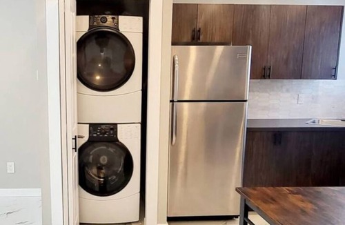 Northeast Edmonton House | Park Life Retreat - King Bed - Pet Friendly - Clean!