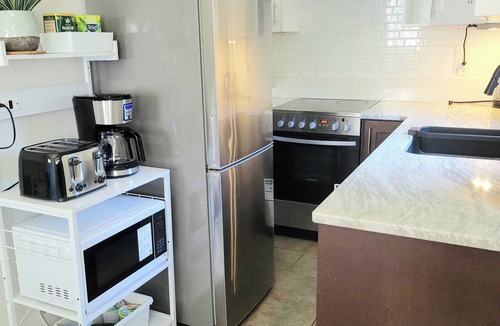 Renfrew-Collingwood House | Park view home