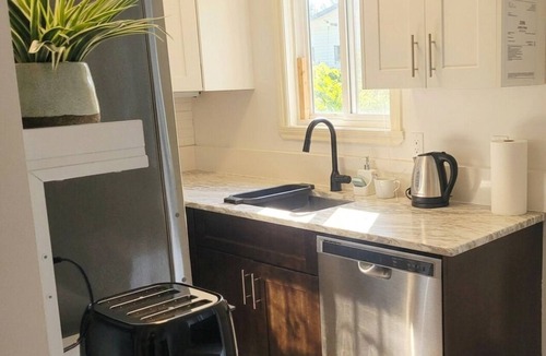 Renfrew-Collingwood House | Park view home