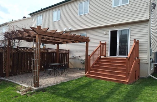 Aylmer House | Peaceful 4BR Home/Charming Backyard/Aylmer