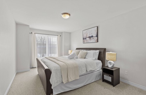Plateau House | Peaceful and Spacious townhome with King Bed - 15 min from downtown Ottawa