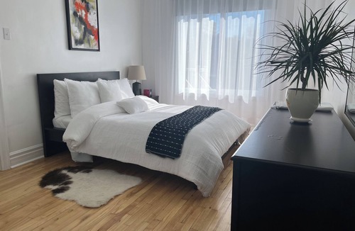Youville Apartment | Peaceful, comfortable 3-bedroom apartment in the heart of Montreal