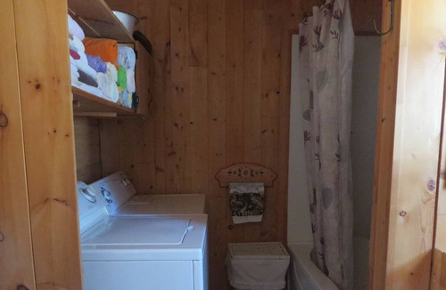 Saint-Elie-de-Caxton Ski Chalet | Peaceful family cottage on Lac Pleasant