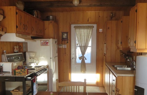 Saint-Elie-de-Caxton Ski Chalet | Peaceful family cottage on Lac Pleasant