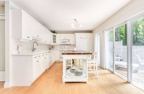 Lafontaine House | Peaceful French Chalet 10 min from Thunder Beach Georgian Bay