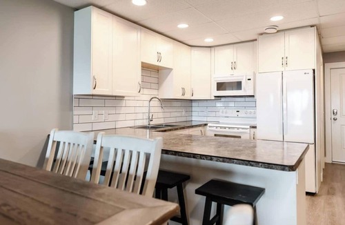 Central Okanagan Condo | Peaceful Lakeside w/Mountain Views - CasaLoma