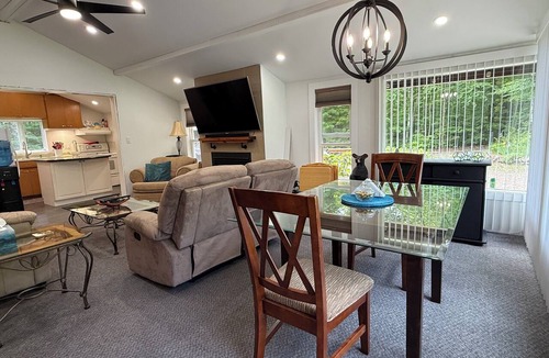 Lake of Bays Cottage | Peaceful Muskoka Waterfront Retreat private beach,dock,lake access ample parking