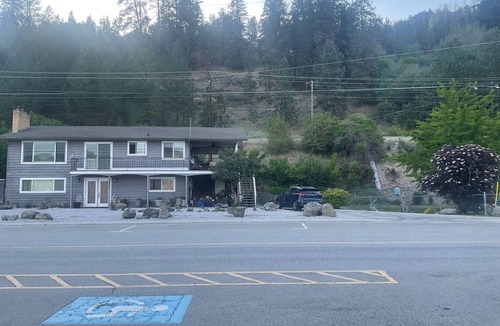 Central Okanagan Apartment | Peachland Beach Promenade