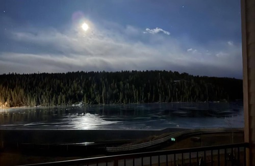 Keith House | Pearl of Calgary | Scenic Riverfront Walkout 2BR | Easy access to Banff