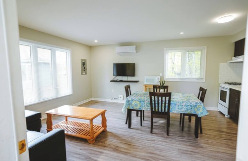 Bobcaygeon Cottage | Pelican Cottage - 2-Bedroom Cottage – Family Friendly