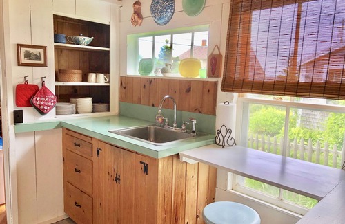 Pemaquid Point House | Pemaquid Point Cottage-Cliff Road-Fireplace-2 minute walk to Lighthouse-Pups ok