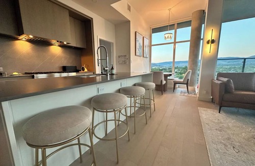 South Pandosy Apartment | Penthouse for families - resort amenities