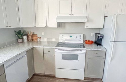 Okanagan-Similkameen House | Penticton Guesthouse with King Bed