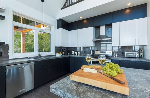 Saint-Joseph-de-la-Rive House | Perched on an incomparable site!