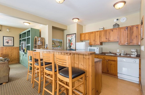 Silver Star Mountain Condo | Perfect Creekside Studio that Opens Right onto the Skiway!