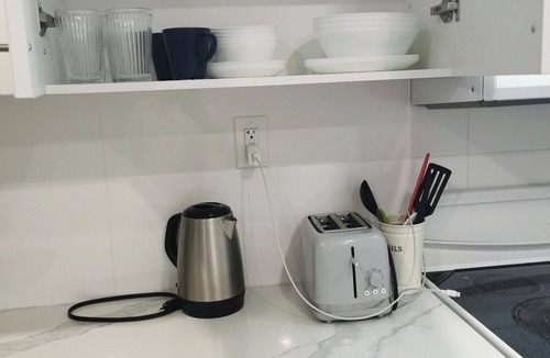 Hurontario Apartment | Perfect location comfort private house lower level 2 bedroom