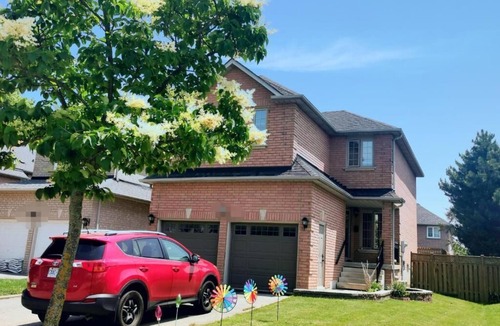 Hurontario Apartment | Perfect location comfort private house lower level 2 bedroom