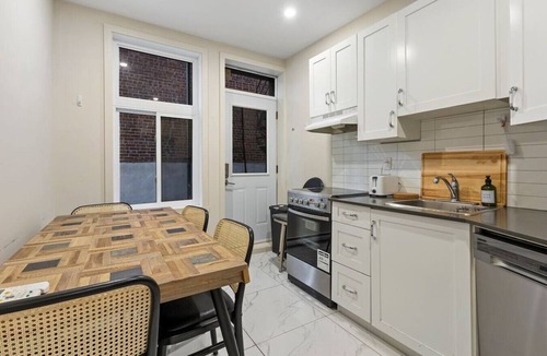 Cote-Des-Neiges—Notre-Dame-De-Grace Apartment | Perfect Stay in Montréal